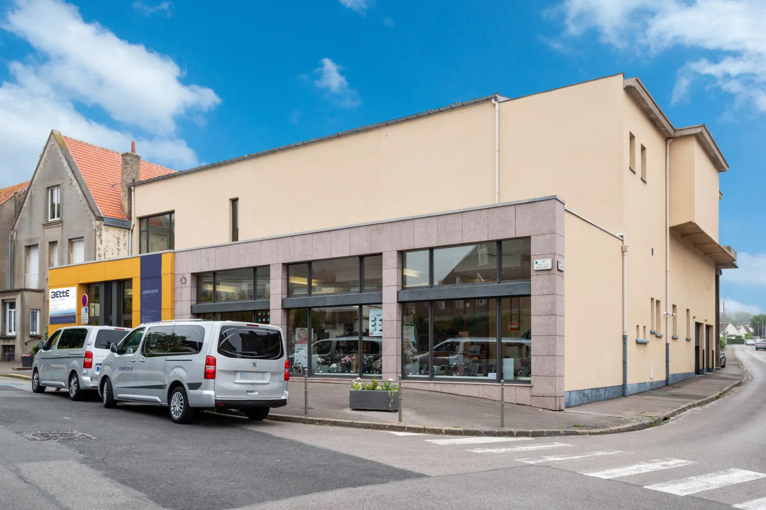 Façade de l'agence de pompes funèbres Établissements Bette